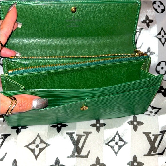 Authentic LV Green Epi Wallet. Serial Code: CA1926 - Picture 10 of 14